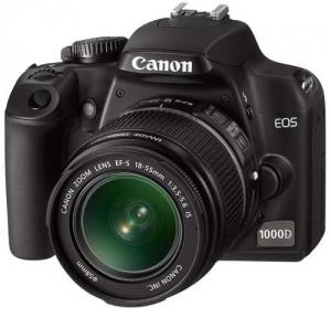 Canon EOS 1000 D Kit + Obiectiv EF-S 18-55 mm Negru + CADOU: SD Card Kingmax 2GB