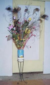 Suport vaza+vaza cu aranjament floral de colt camera - sc torex metagro srl