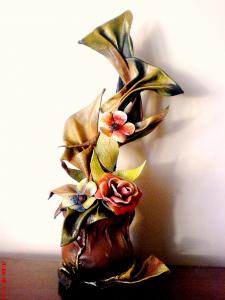 Vaze cu flori din piele - s.c. deco style antal s.r.l.