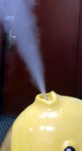 Umidificator si dispersor de vapori de aromaterapie.