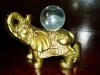Elefant cu sfera de cristal