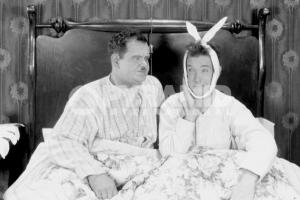 LAUREL AND HARDY (STAN SI BRAN) BED